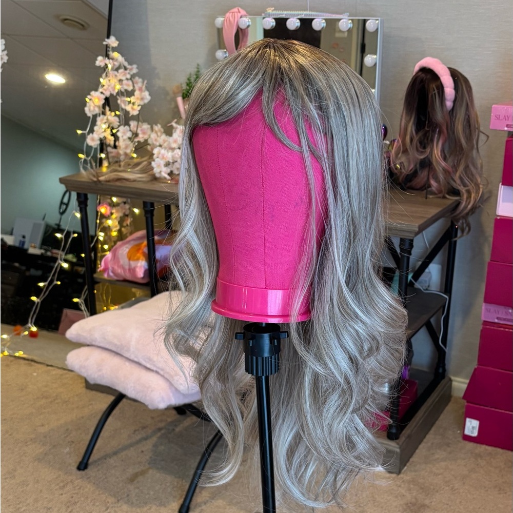 Chelsea Smith Wig - Picture 2 of 3